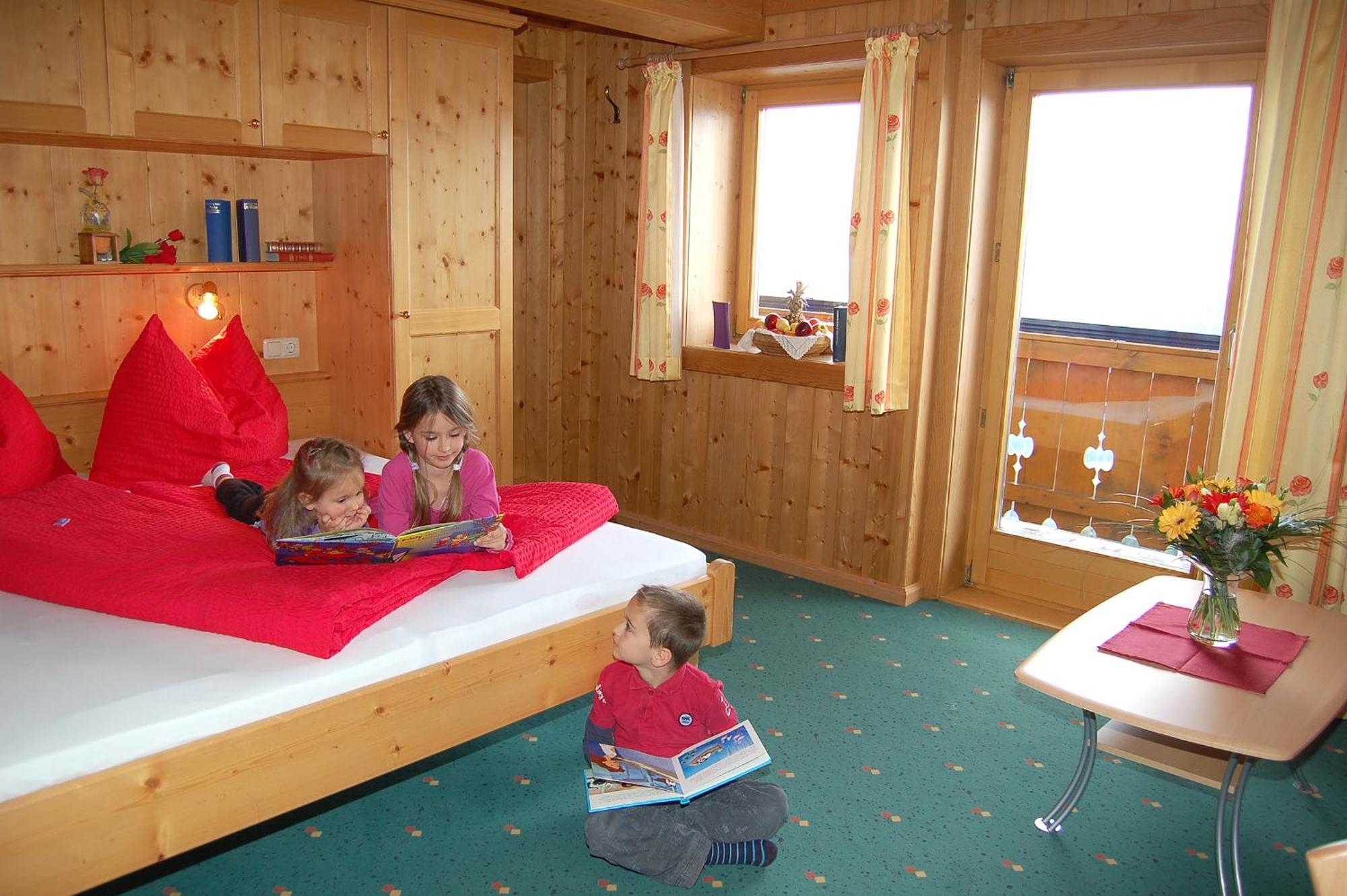 Pension Sonneck Neukirchen am Großvenediger エクステリア 写真