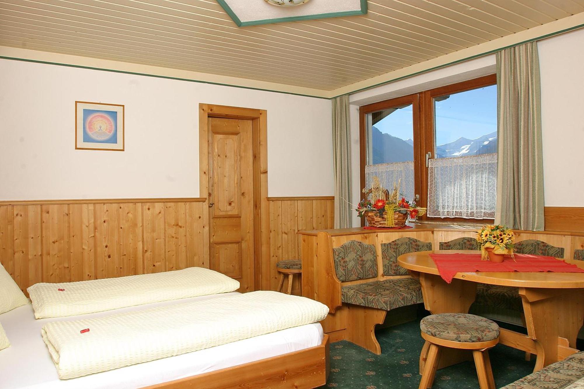 Pension Sonneck Neukirchen am Großvenediger エクステリア 写真